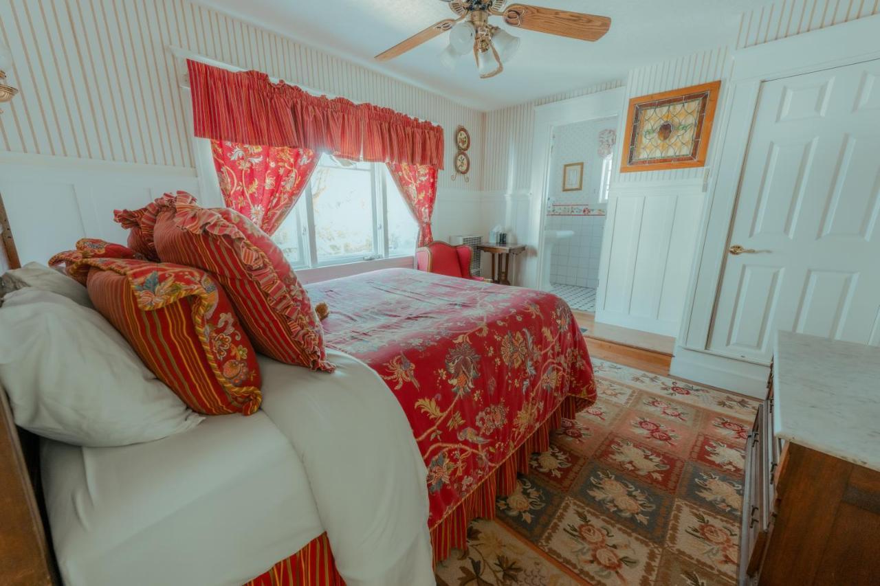 Queen Room with Spa Bath